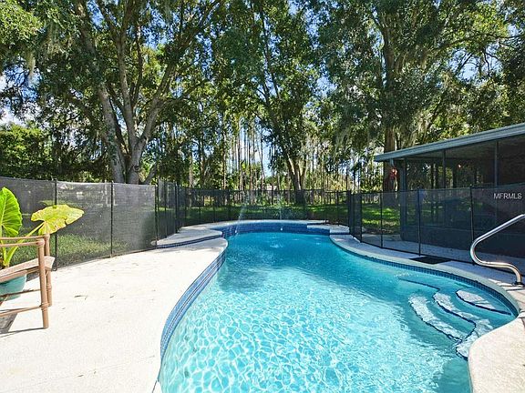 2nd image of 5039 Mockingbird Ln