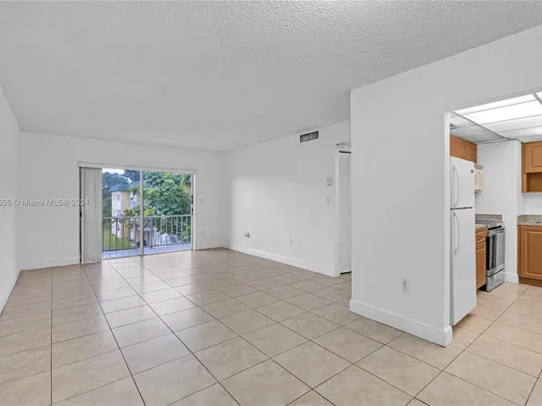 5400 SW 77th Ct APT 3F, Miami, FL 33155