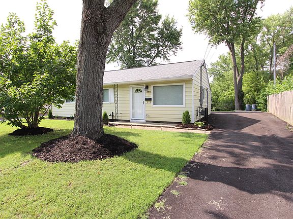 2nd image of 4811 Seville Dr