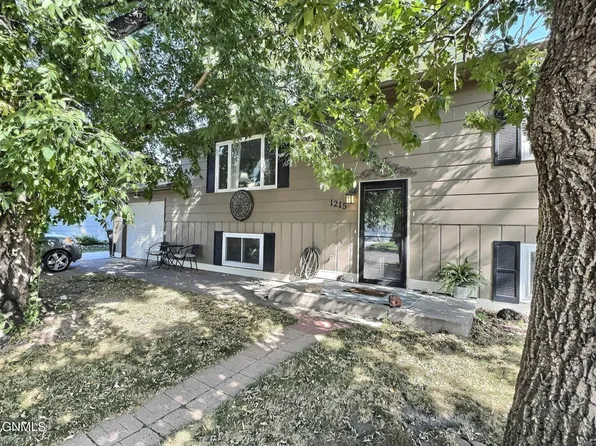 1215 Westwood St, Bismarck, ND 58504