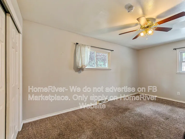 5418 N Maple St — Photo 6