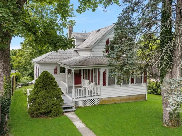 21 Bluff Ave, Tiverton, RI 02878