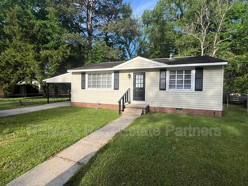 3 bed, 1.0 bath, 900 sqft, $1,150 — Photo 1