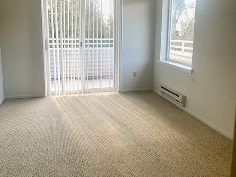 Bellevue Heights Apartments — Photo 20