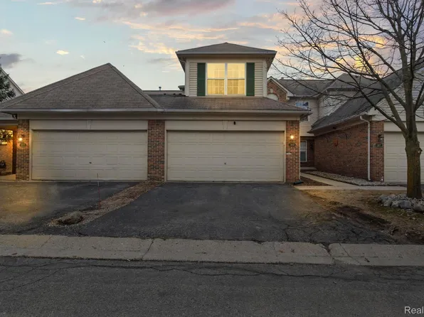 169 Legacy Park Cir, Dearborn Heights, MI 48127