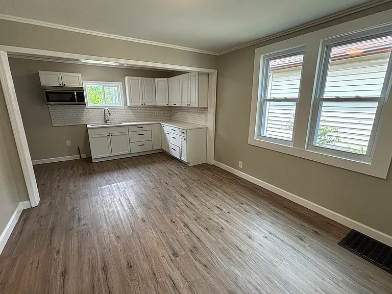 1238 Sherman St — Photo 3