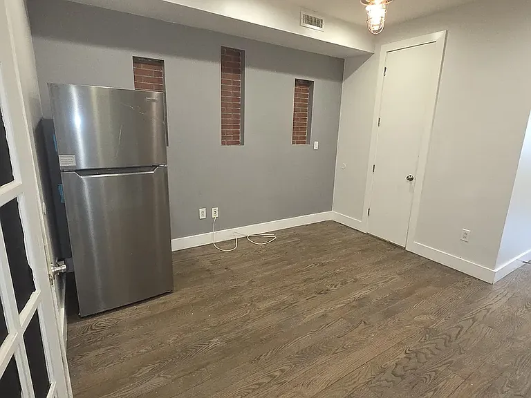 2423 Dean St #2 — Photo 2