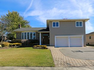 10 Saint Lawrence Pl, Jericho, NY