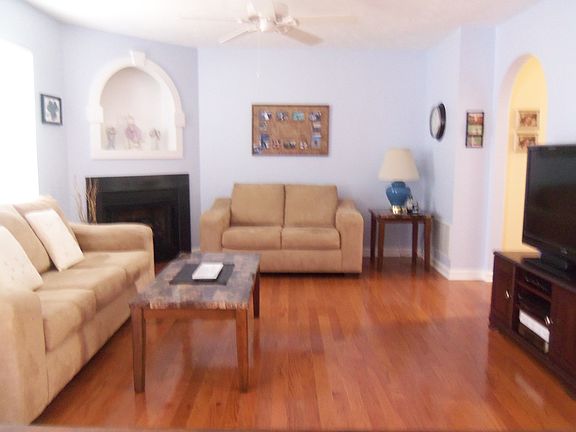 (living room/ fireplaceAdd Caption)