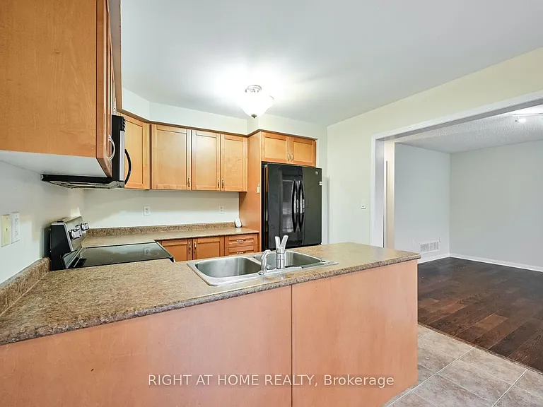 842 Luxton Dr — Photo 10