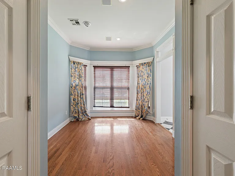 300 Oak Hollow Dr — Photo 18