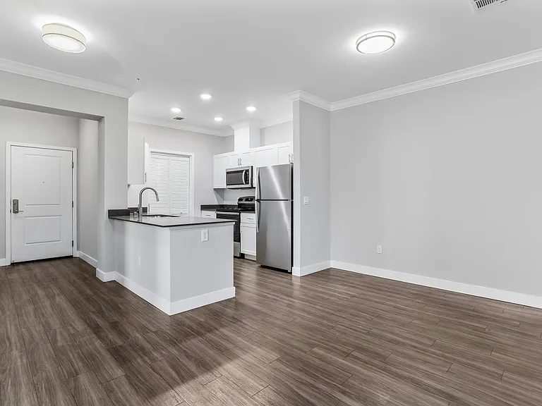 Tesoro Apartments — Photo 23