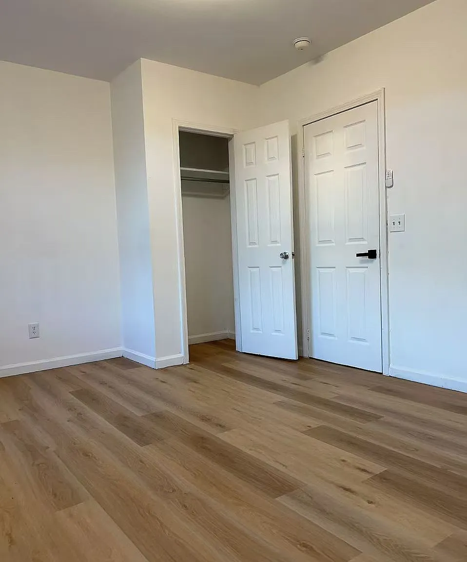 3 bed, 733 sqft, $1,300 — Photo 3