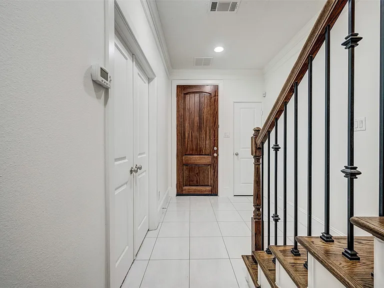 1413 Patterson St — Photo 2