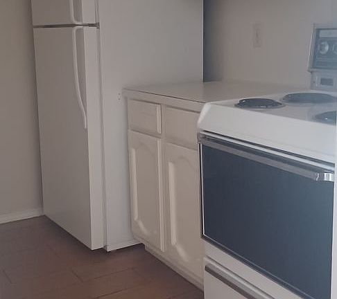 4th image of 722 W Iris Ave #4