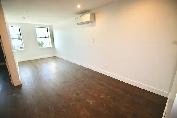 Rented by Delmark Realty LLC | media 34