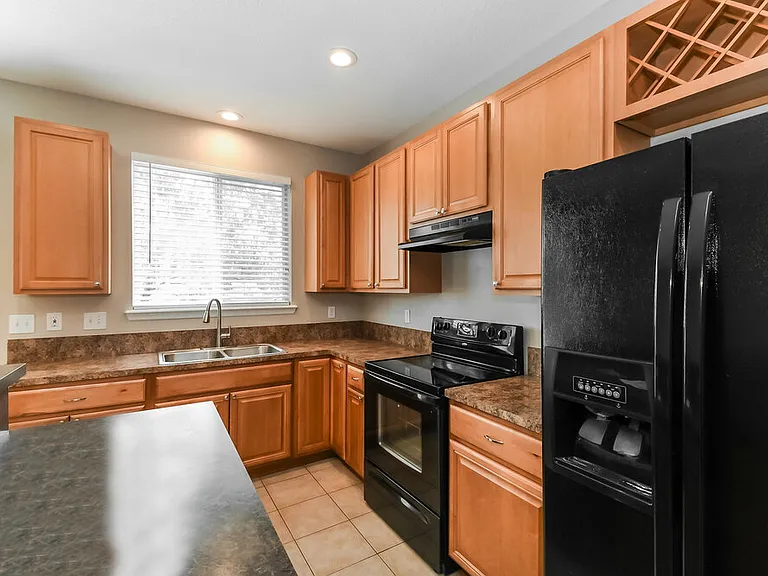2326 Sunset Bluff Dr — Photo 10
