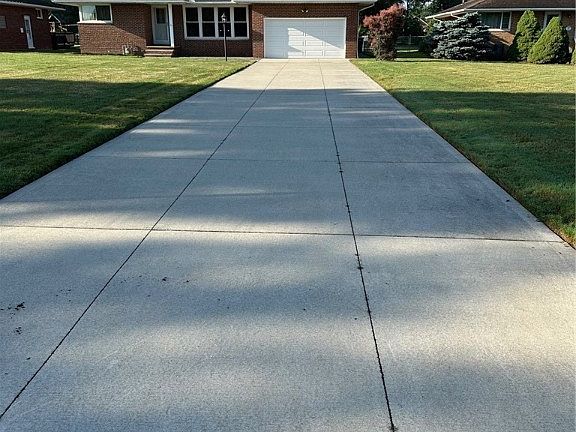 5th image of 414 Cherry Ln