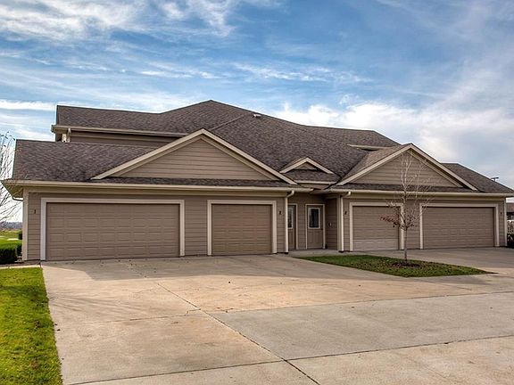 3rd image of 2602 NE Oak Dr Unit 8