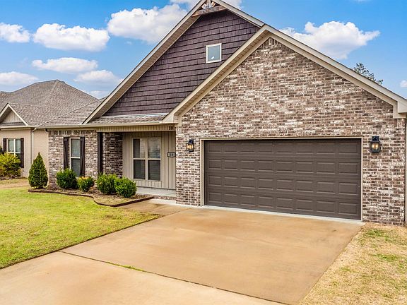 5th image of 10 Clover Leaf Ln