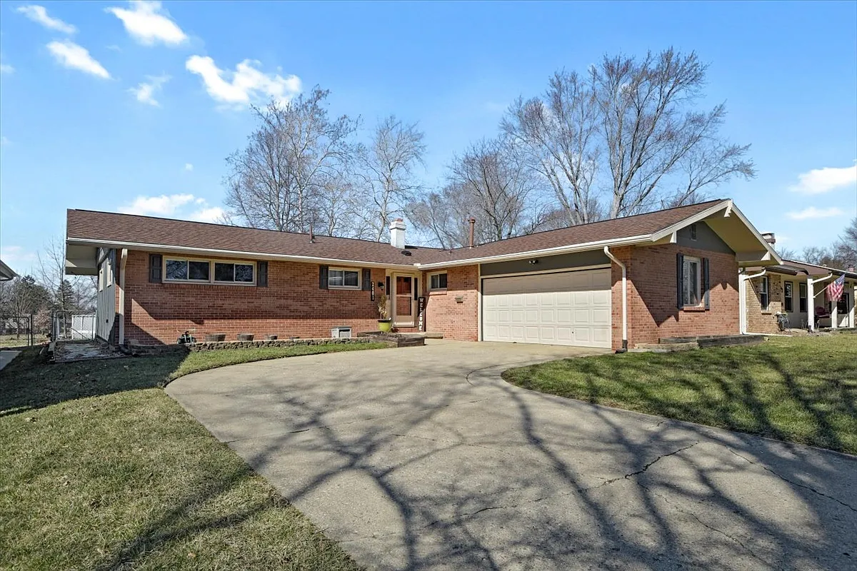 2401 Pond St photo 1