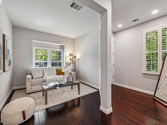 4th image of 122 Paddington Ct