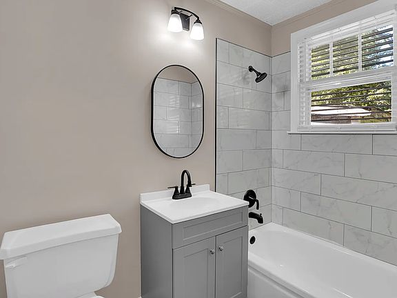 5th image of 720 Poplar St Unit 1