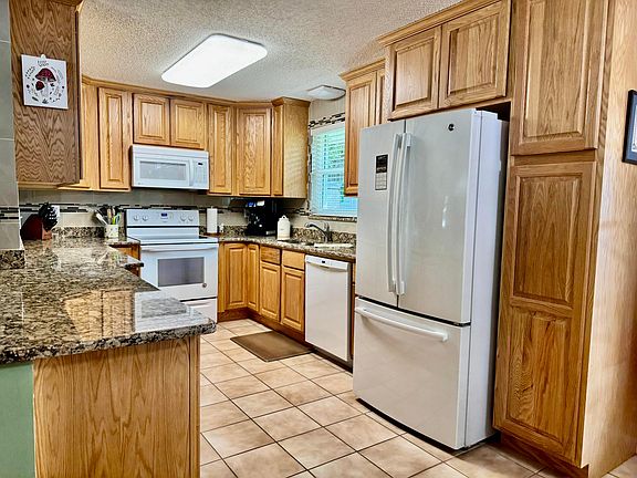 3rd image of 3548 SW 16th Street