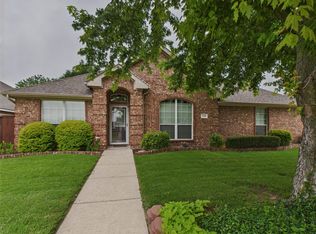 733 Willow Crest Dr, Midlothian, TX 76065