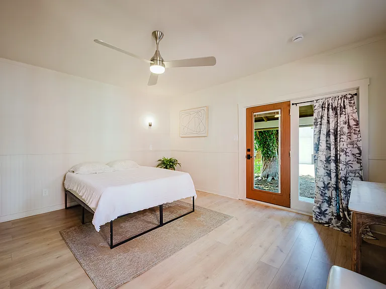 1033 E Washington St #2 — Photo 4