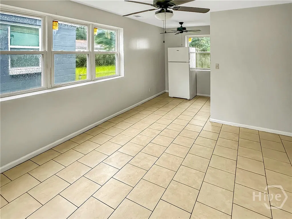 3 bed, 1.0 bath, 851 sqft, $1,400 — Photo 3