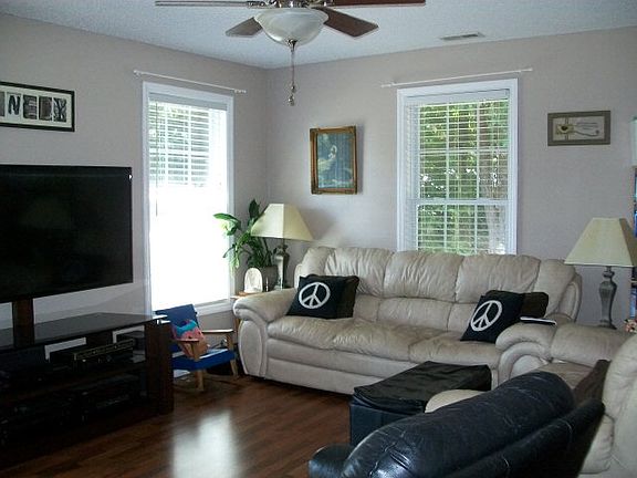 3rd image of 2125 Amesbury Dr