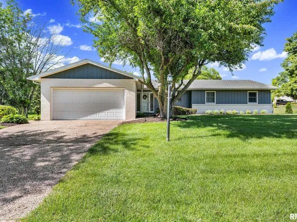 17 Marion Point, Pekin, IL 61554