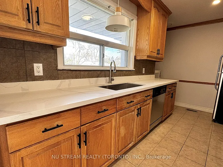 261 Essex Ave — Photo 9