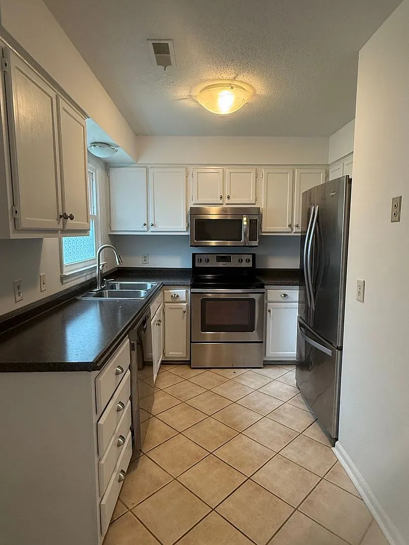 Building Photo - 307 Bracken Pl