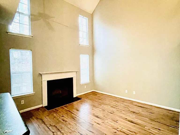 8903 Roseton Ln — Photo 4