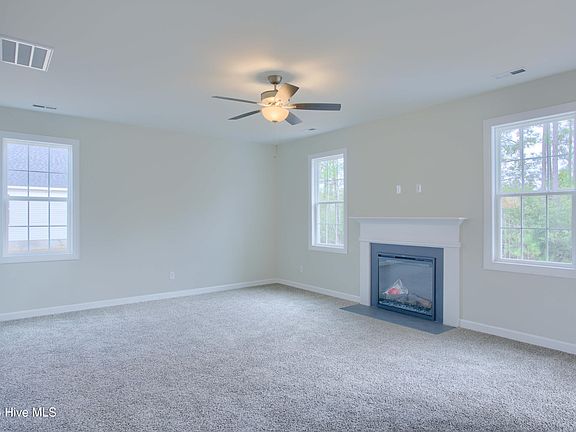 4th image of 719 Jasmine Lane