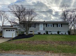 39 Pine Tree Rd, Tiverton, RI 02878