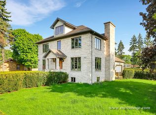 295 W Woodworth Pl, Roselle, IL 60172