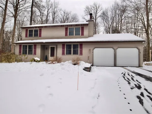 39 Elm Dr, Pennellville, NY 13132