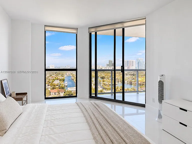 3640 Yacht Club Dr #1903 — Photo 18