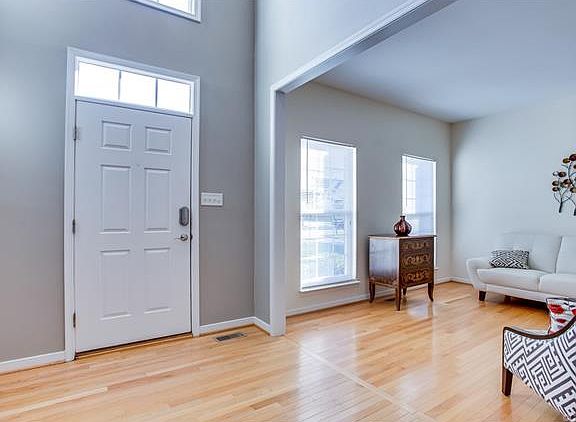 3rd image of 6504 Oakland Chase Pl