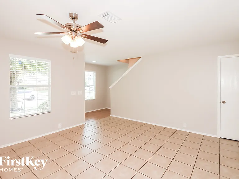 802 Eagles Glide Dr — Photo 3