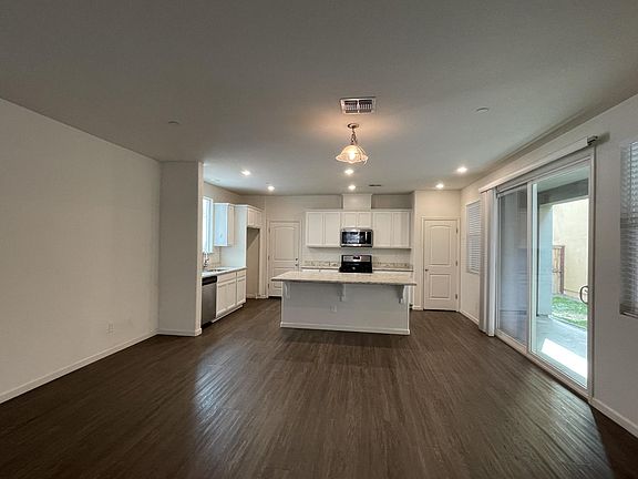 4th image of 3034 Club Center Dr
