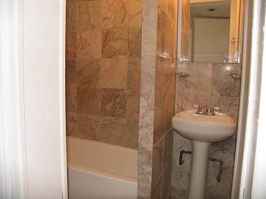 Rented by Rapid Realty Cobble Hill | media 11