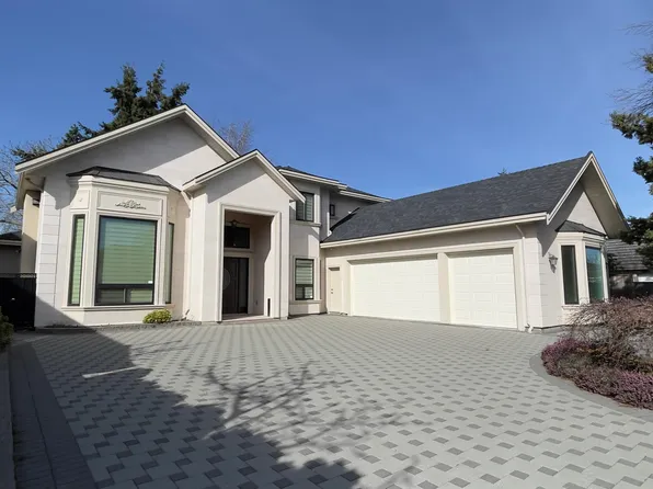 8371 Mowbray Rd, Richmond, BC V7A 2B8