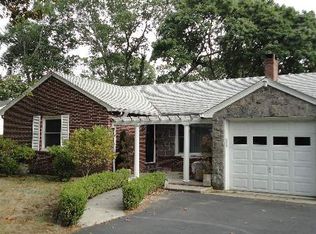 189 Ackerly St, Riverhead, NY 11901