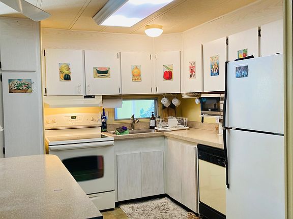 3rd image of 46 S Harbor Dr