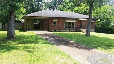 1st image of 903 Beaumont Dr