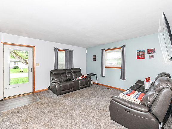 3rd image of 1022 Crestmoor Dr
